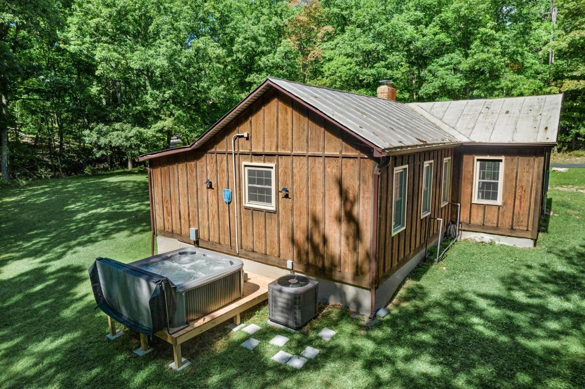 River Access W Hot Tub, Grill, Wifi, & Fire Pit! Lost City Exterior photo